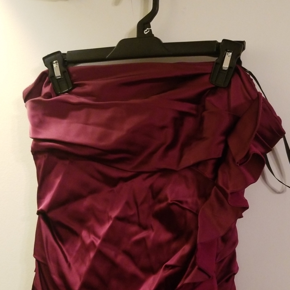 Maroon dress (Semi formal) - Picture 2 of 3
